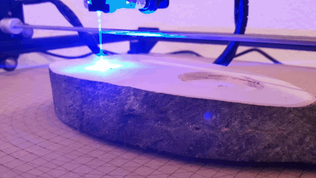 Animation gravure laser sur bois