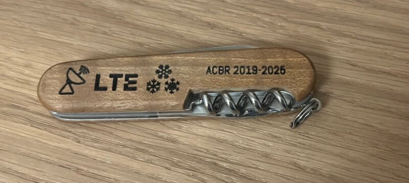 Click to view full screen Couteau Suisse personnalisé Victorinox Spartan Wood – Gravure sur manche en bois photo review